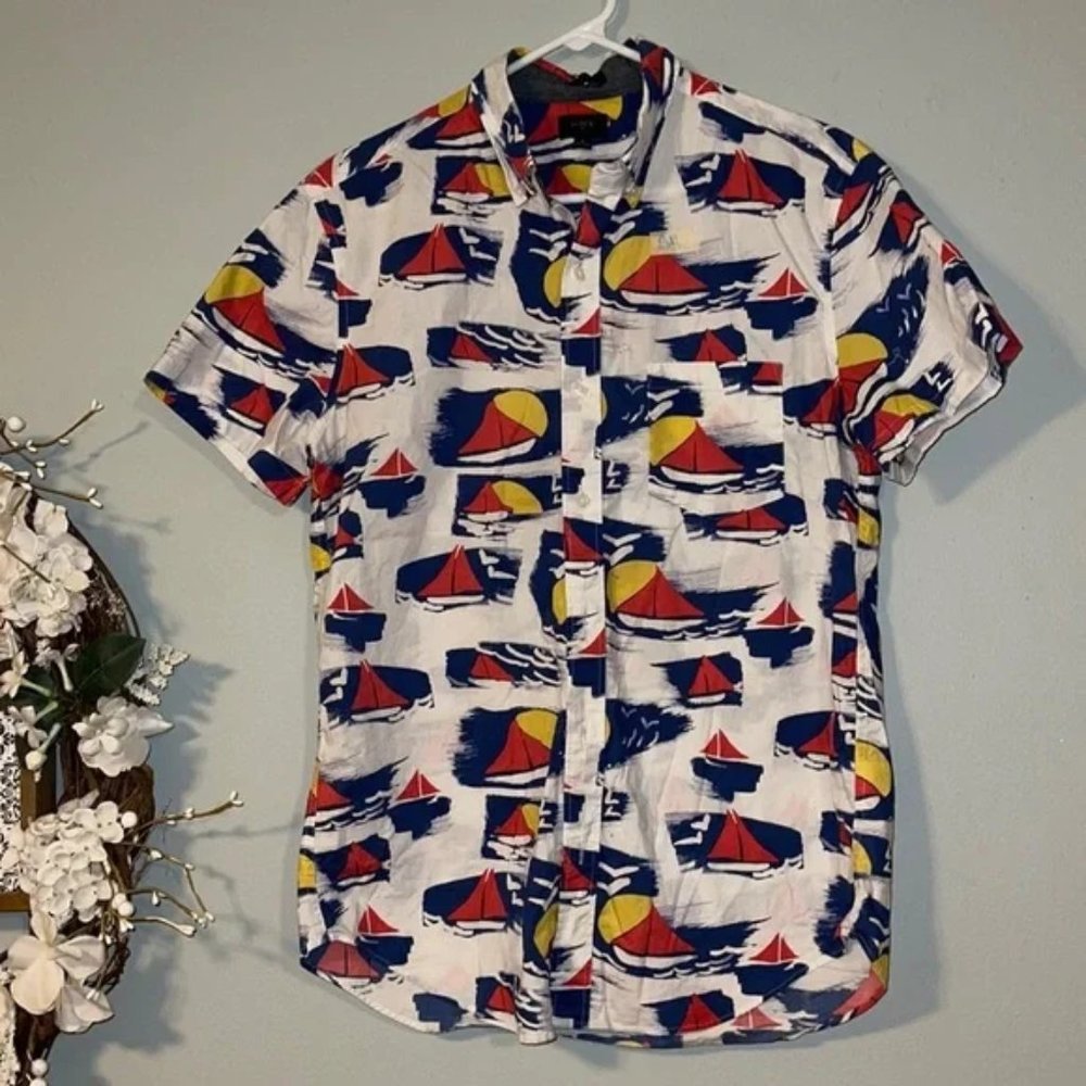 Two-color printed shirt with short sleeves